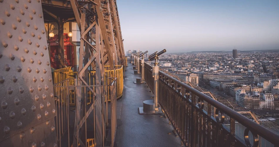 A Complete Guide to The Eiffel Tower