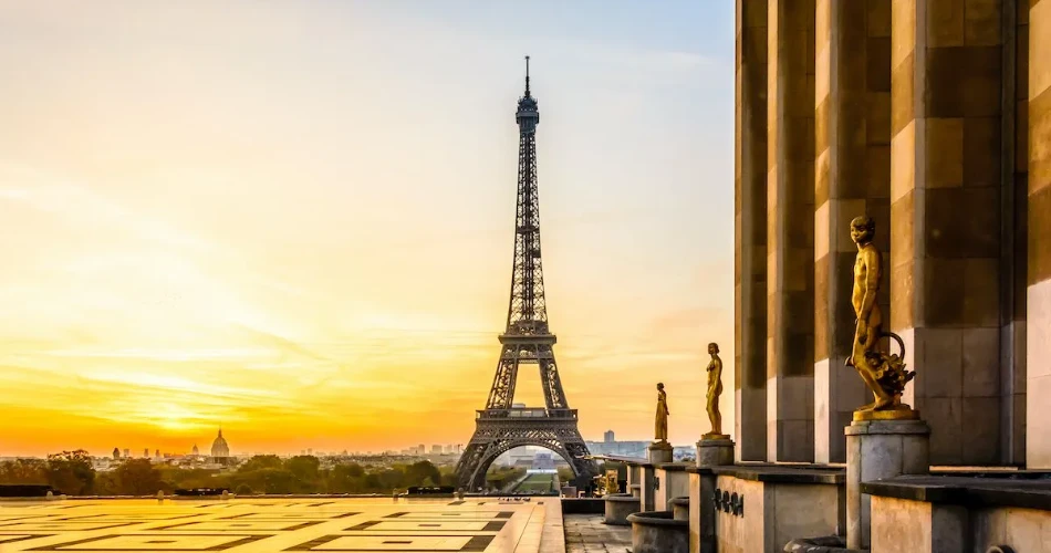 A Complete Guide to The Eiffel Tower