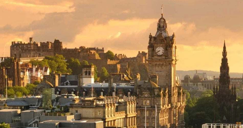 A Complete Guide to Edinburgh, Scotland