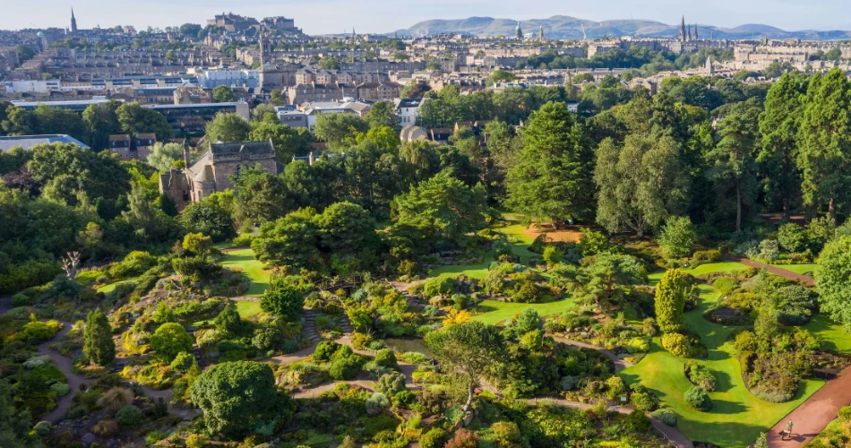 A Complete Guide to Edinburgh, Scotland