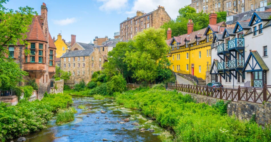 A Complete Guide to Edinburgh, Scotland