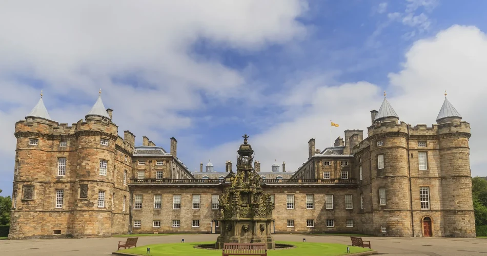 A Complete Guide to Edinburgh, Scotland
