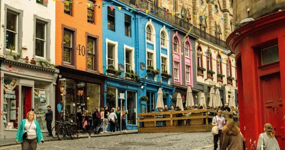 A Complete Guide to Edinburgh, Scotland