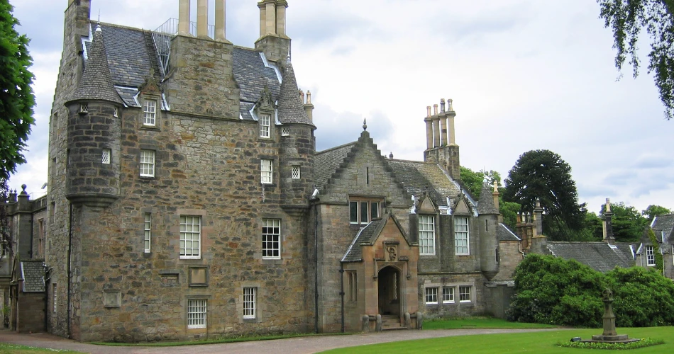 A Complete Guide to Edinburgh, Scotland