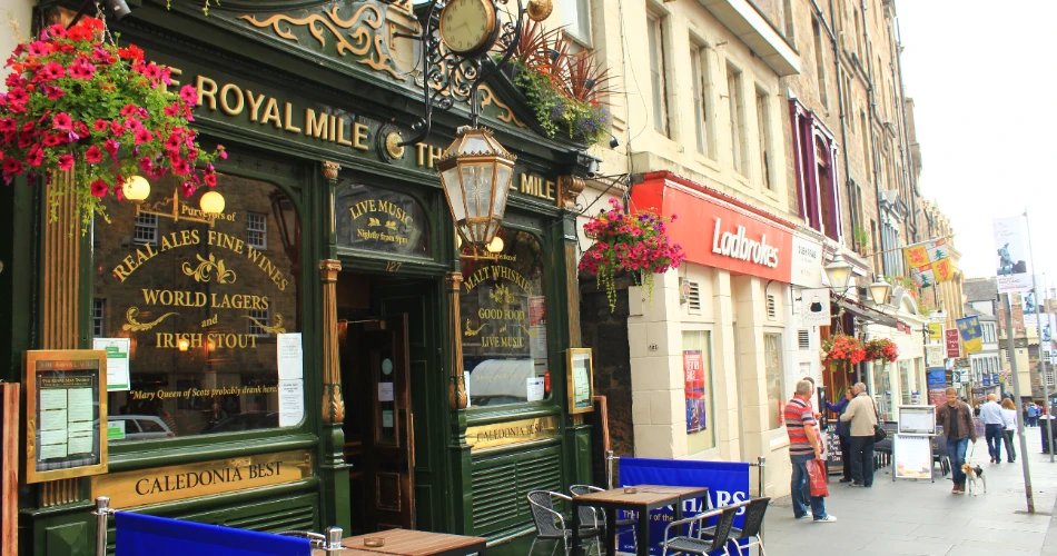 A Complete Guide to Edinburgh, Scotland