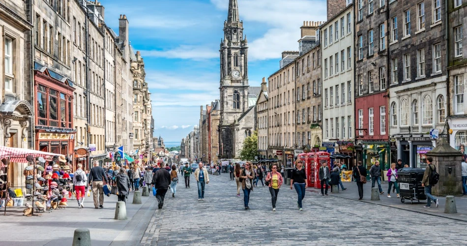 A Complete Guide to Edinburgh, Scotland