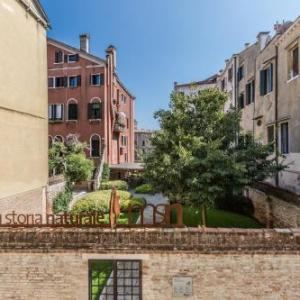 Ca' Del Monastero 3 Collection Apartment for 4 Guests with Lift