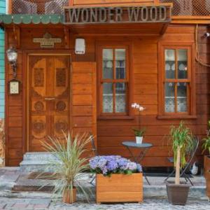 Wonder Wood Hotel